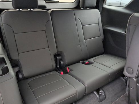 Used 2023 Chevrolet Traverse Premier image 28