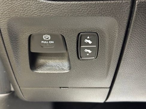 Used 2019 RAM 1500 Laramie AWD/4WD image 31