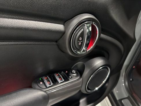 Used 2018 MINI Cooper 4-Door Hardtop image 27