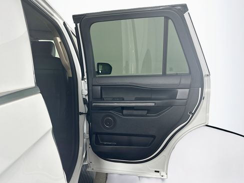 Used 2024 Ford Expedition XLT image 32