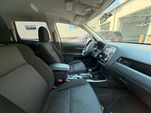 Used 2020 Mitsubishi Outlander SE AWD/4WD image 13