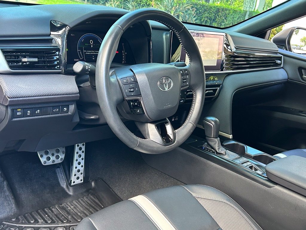 Used 2025 Toyota Camry SE FWD image 17