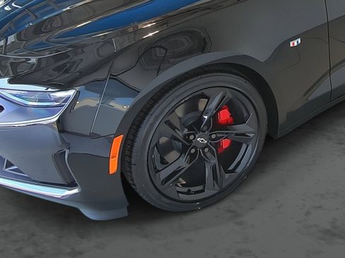 Used 2024 Chevrolet Camaro LT w/ Technology Package image 7