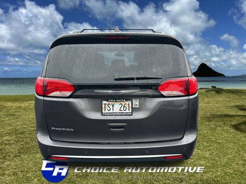 Used 2019 Chrysler Pacifica Touring-L image 7
