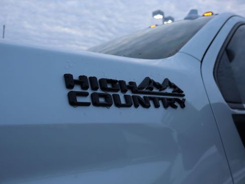 Used 2021 Chevrolet Silverado 2500 High Country w/ Technology Package image 11