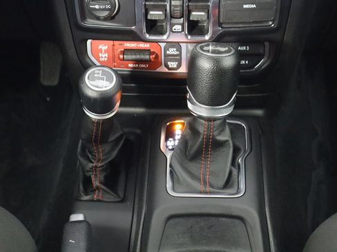Used 2022 Jeep Wrangler Unlimited Rubicon AWD/4WD image 25