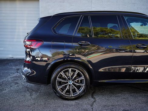 Used 2022 BMW X5 xDrive45e w/ M Sport Package image 16