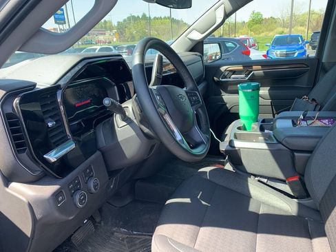 Used 2023 Chevrolet Silverado 1500 LT Trail Boss w/ LPO, Dark Essentials Package AWD/4WD image 12