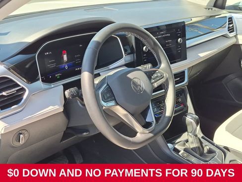 Used 2025 Volkswagen Taos SE AWD/4WD image 15