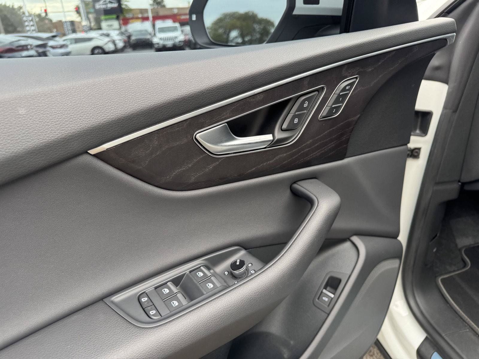 Used 2023 Audi Q8 Premium w/ Convenience Package AWD/4WD image 23