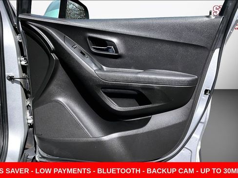 Used 2018 Chevrolet Trax LT w/ LT Convenience Package image 25