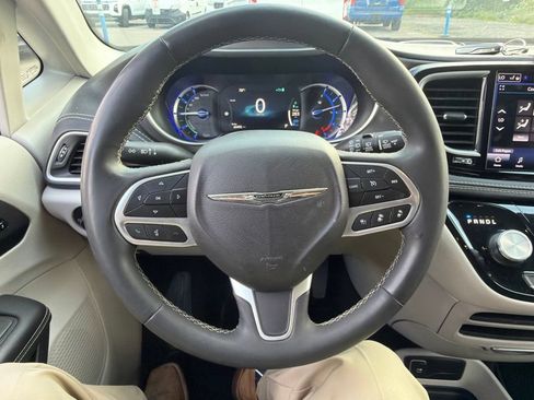 Used 2024 Chrysler Pacifica Limited FWD image 20