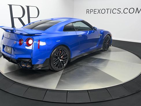 Used 2024 Nissan GT-R w/ Floor Mat Package AWD/4WD image 15