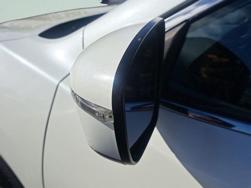 Used 2018 Nissan Rogue SV image 5