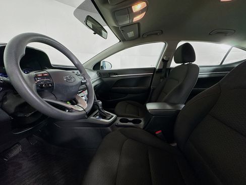 Used 2019 Hyundai Elantra SE w/ Winter Weather Package image 20