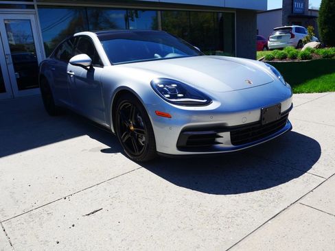 Used 2019 Porsche Panamera 4 AWD/4WD image 36