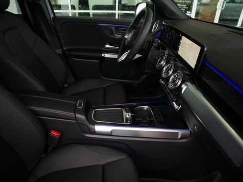 Certified 2025 Mercedes-Benz GLB 250 4MATIC image 31