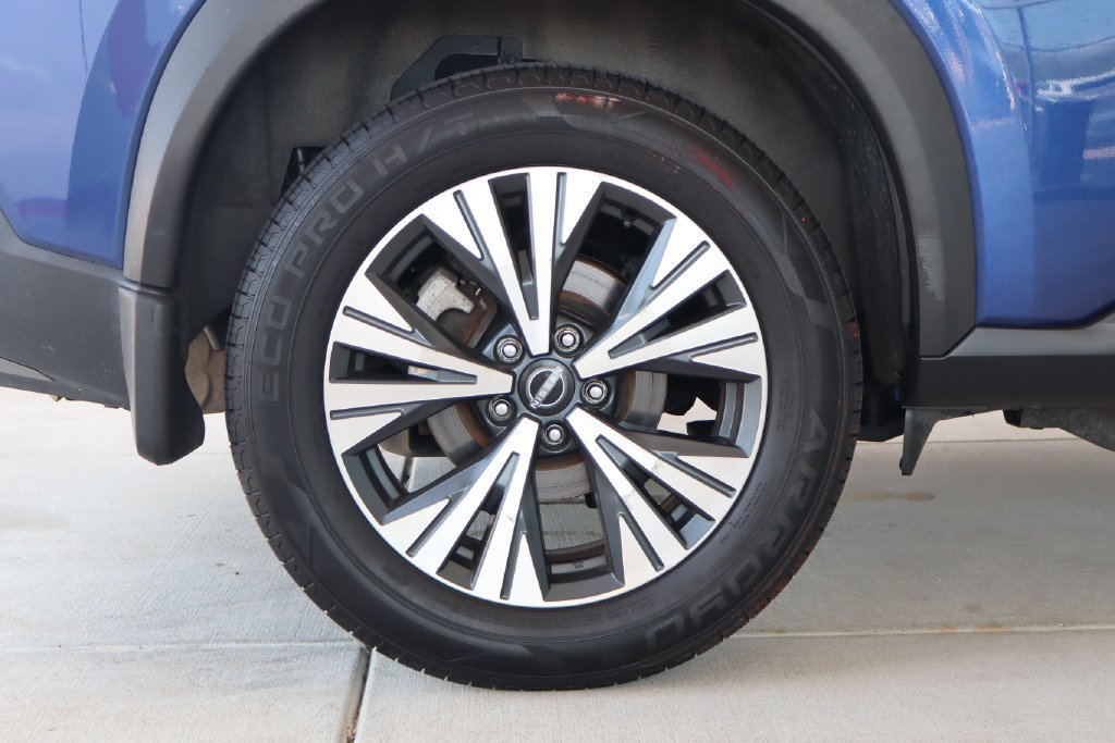 Used 2023 Nissan Rogue SV AWD/4WD image 12