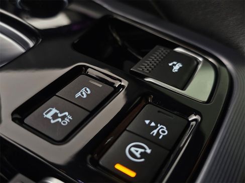 Used 2018 Jaguar F-TYPE R image 29