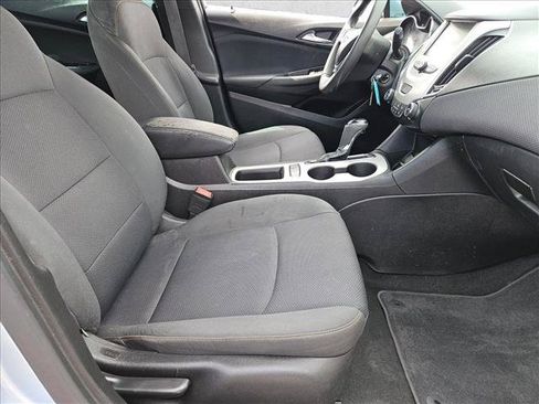 Used 2017 Chevrolet Cruze LS FWD image 20