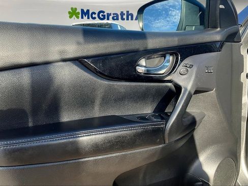 Used 2022 Nissan Rogue Sport SV w/ Technology Package image 22