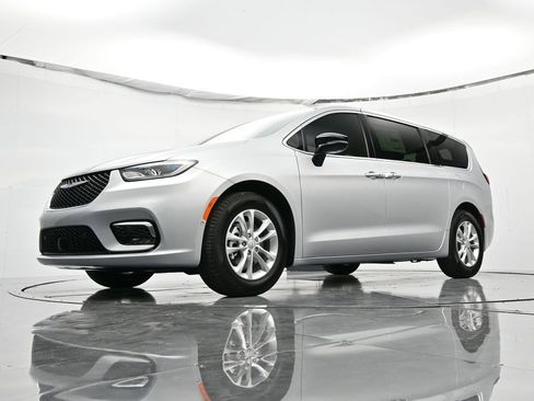 New 2026 Chrysler Pacifica Select image 33