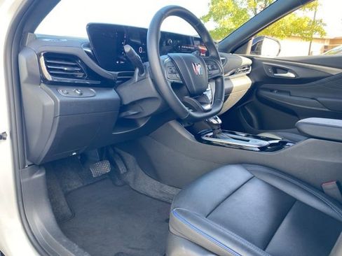 Used 2025 Buick Envista Sport Touring image 19