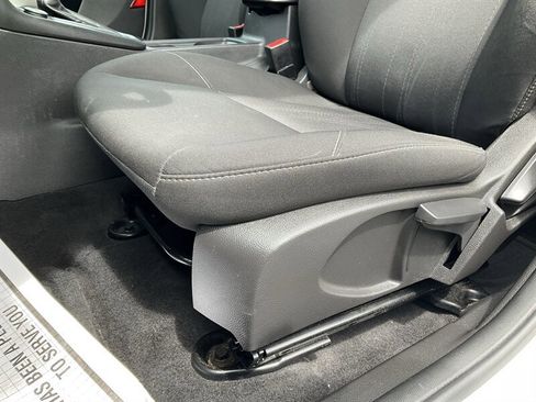 Used 2017 Ford Focus SE w/ Cold Weather Package FWD image 22
