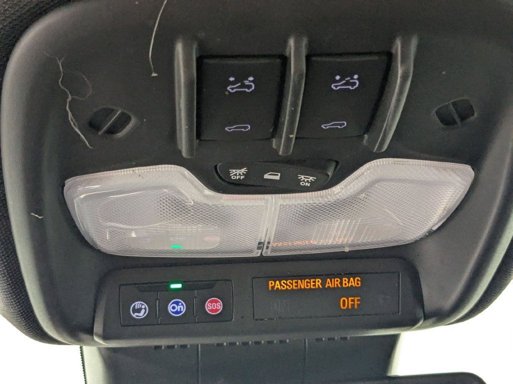Used 2025 Chevrolet Colorado ZR2 w/ Technology Package AWD/4WD image 24