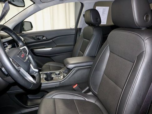 Used 2023 GMC Acadia SLT w/ LPO, Floor Liner Package image 28