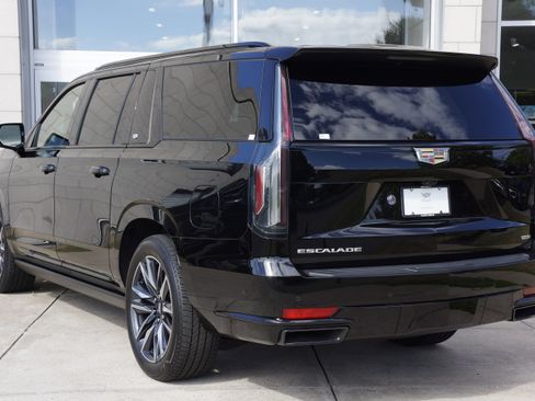 Used 2024 Cadillac Escalade ESV Sport Platinum w/ LPO, Floor Liner Package image 9