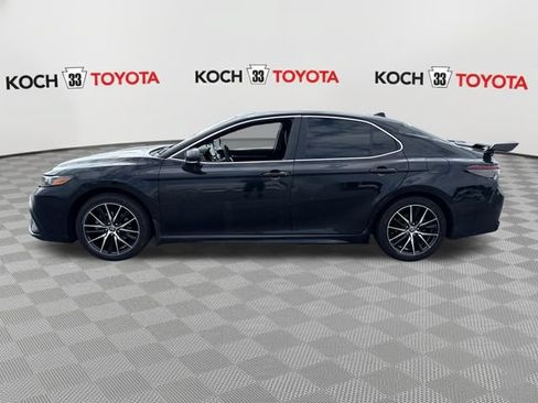 Used 2022 Toyota Camry SE w/ Cold Weather Package FWD image 4