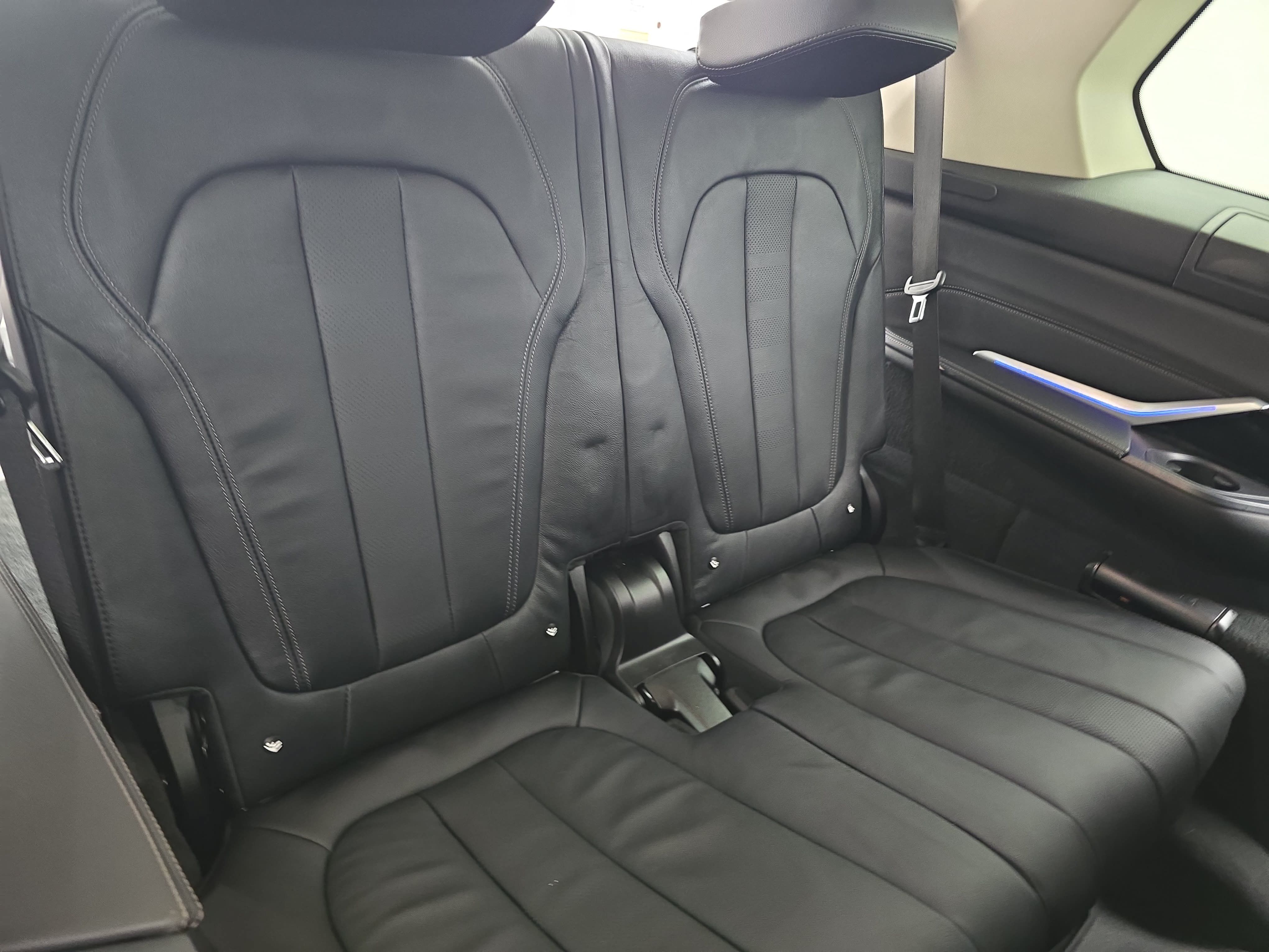 Used 2022 BMW X7 xDrive40i w/ Premium Package AWD/4WD image 14