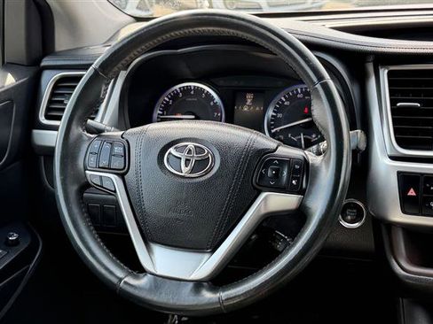 Used 2015 Toyota Highlander XLE AWD/4WD image 30