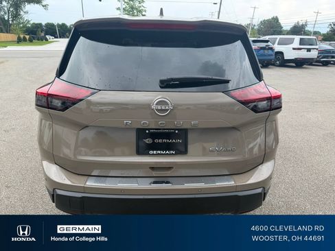 Used 2024 Nissan Rogue SV AWD/4WD image 7