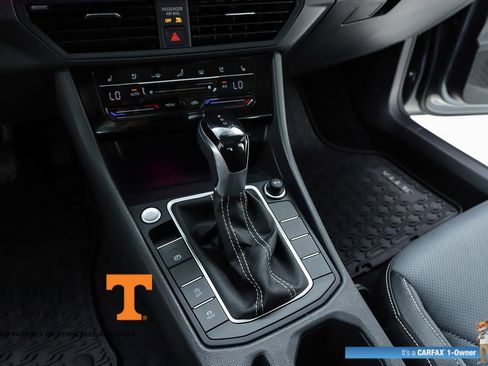 Used 2025 Volkswagen Jetta SEL FWD image 61