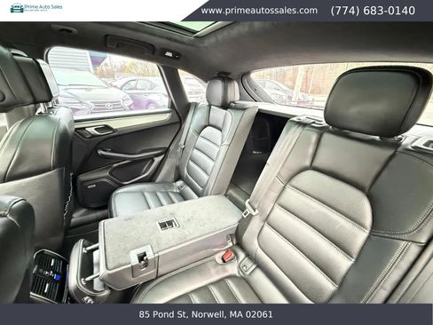 Used 2018 Porsche Macan Turbo AWD/4WD image 14