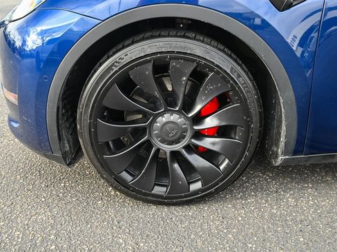 Used 2022 Tesla Model Y Performance image 12
