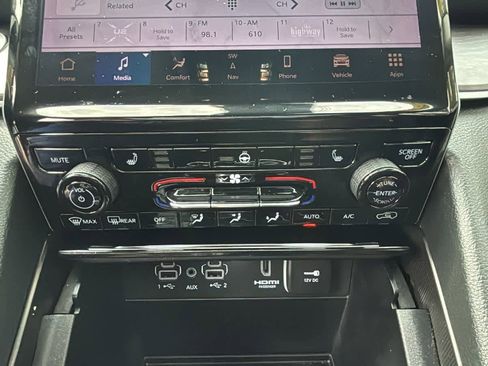 Used 2023 Jeep Grand Cherokee 4WD 4xe image 23