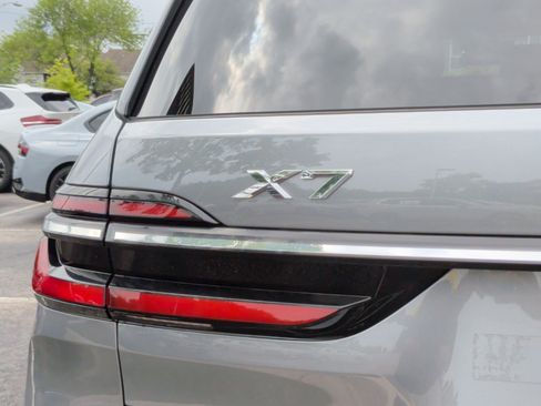 Used 2024 BMW X7 xDrive40i w/ Executive Package image 9