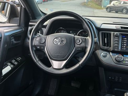 Used 2016 Toyota RAV4 SE image 17