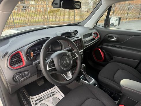 Used 2023 Jeep Renegade Trailhawk AWD/4WD image 10
