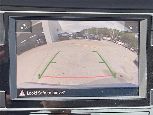 Used 2020 Volkswagen Jetta SE w/ SE Cold Weather Package image 13