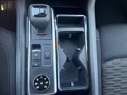 Used 2023 Nissan Pathfinder SV w/ SV Premium Package AWD/4WD image 22