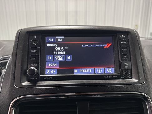 Used 2019 Dodge Grand Caravan SE FWD image 18