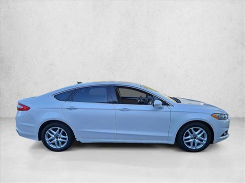Used 2016 Ford Fusion SE w/ Equipment Group 202A FWD image 4