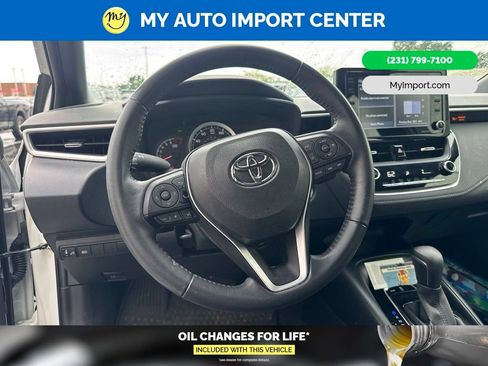 Used 2022 Toyota Corolla SE w/ SE Premium Package FWD image 9