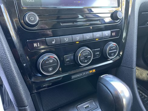 Used 2021 Volkswagen Passat 2.0T SE image 34