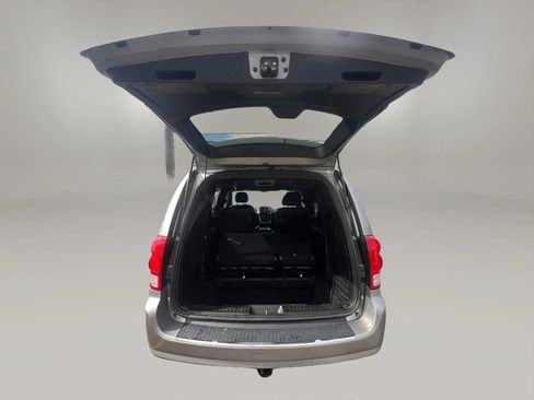 Used 2017 Dodge Grand Caravan GT FWD image 9