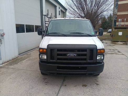 Used 2010 Ford E-450 and Econoline 450 Super Duty image 2